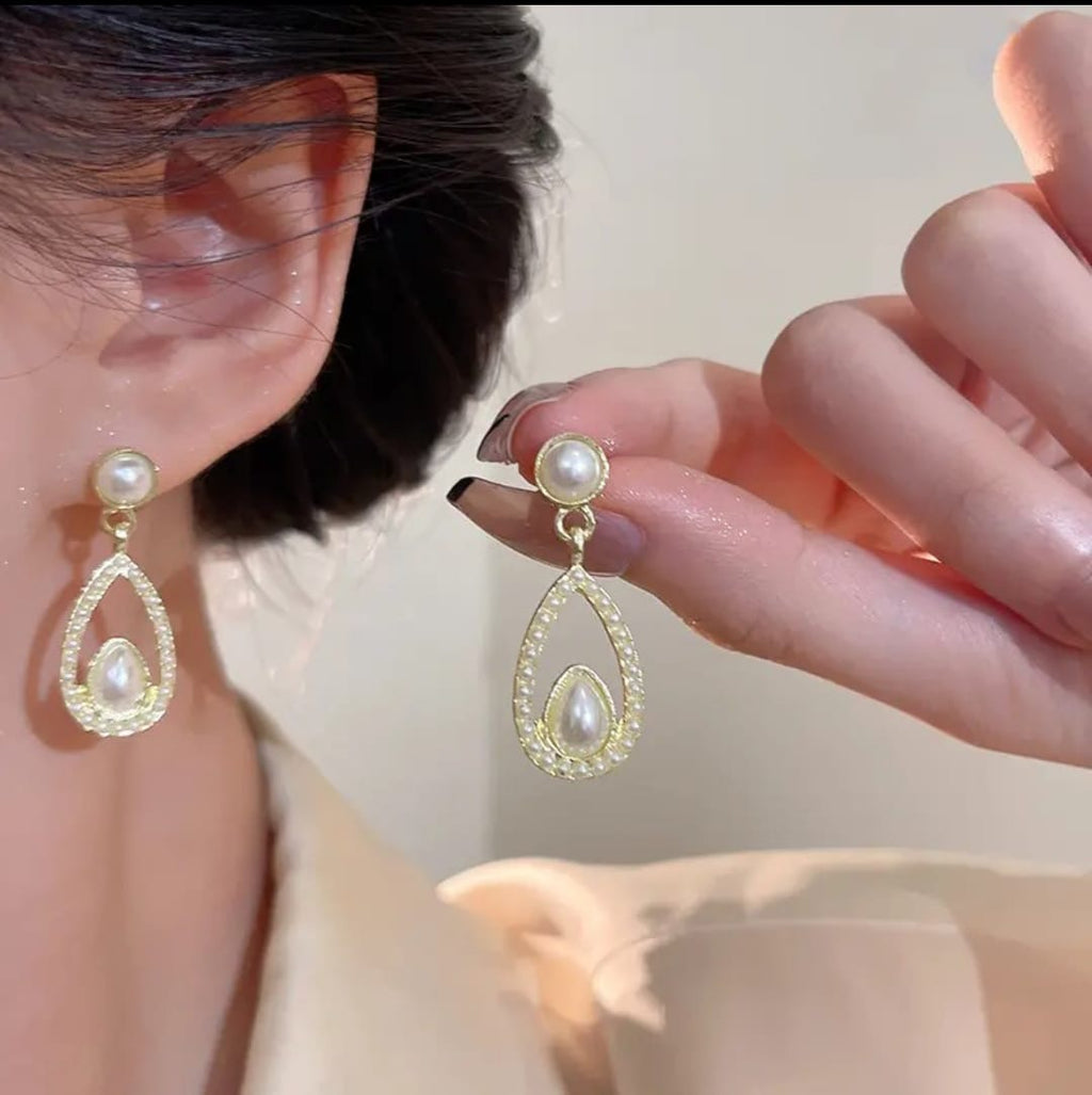 Teardrop Peal Earrings