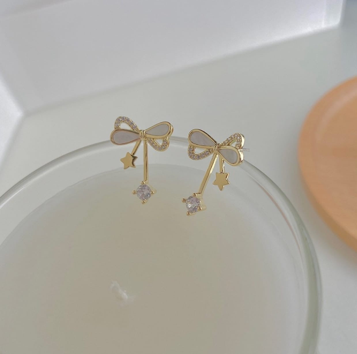 Bow stud drop element