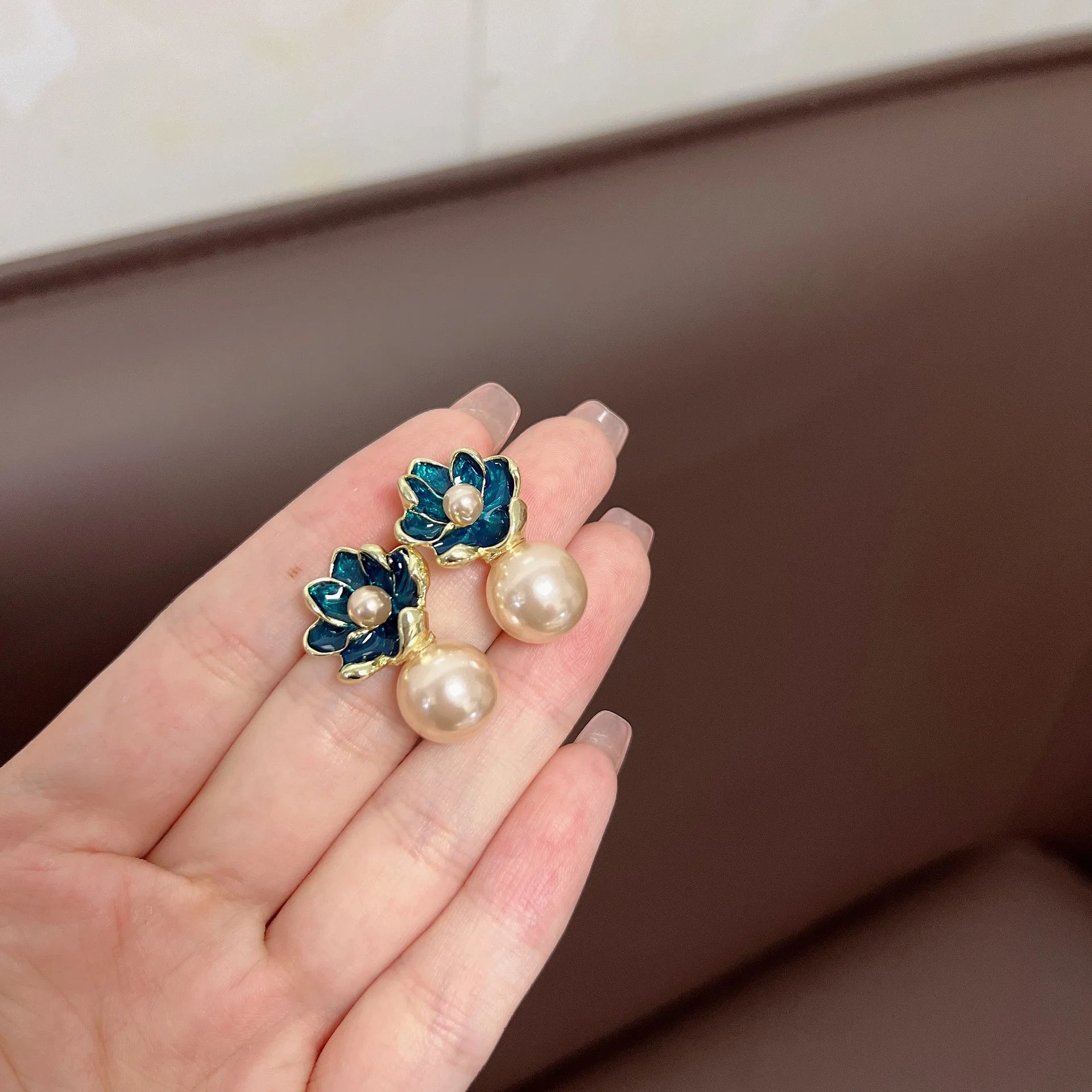 Lilac Daisy Flower Drop Earrings