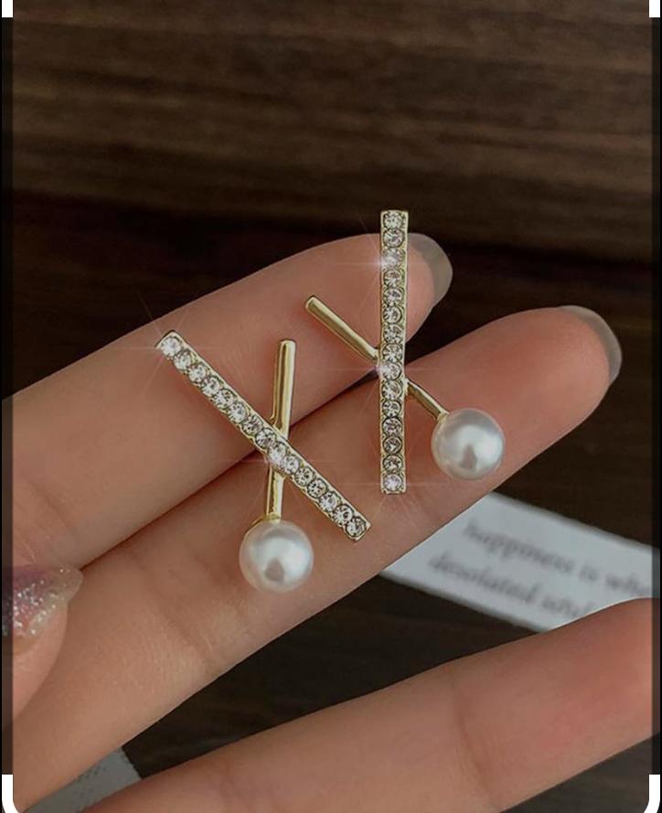 Elegant Crystal Crisscross Stud Earrings with Pearl