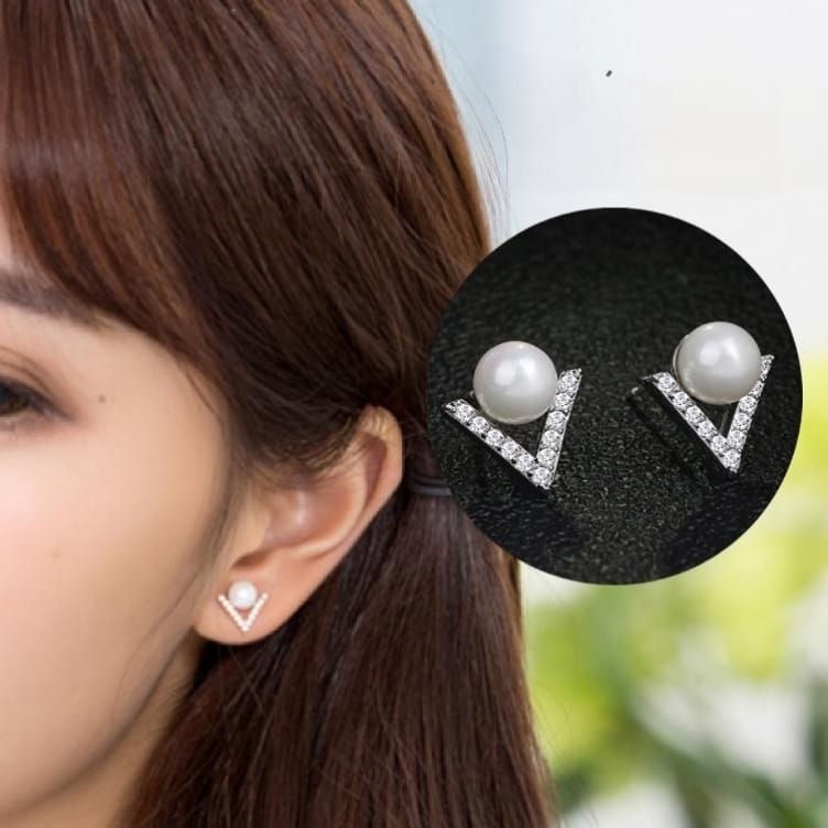 V-Pearl Studs