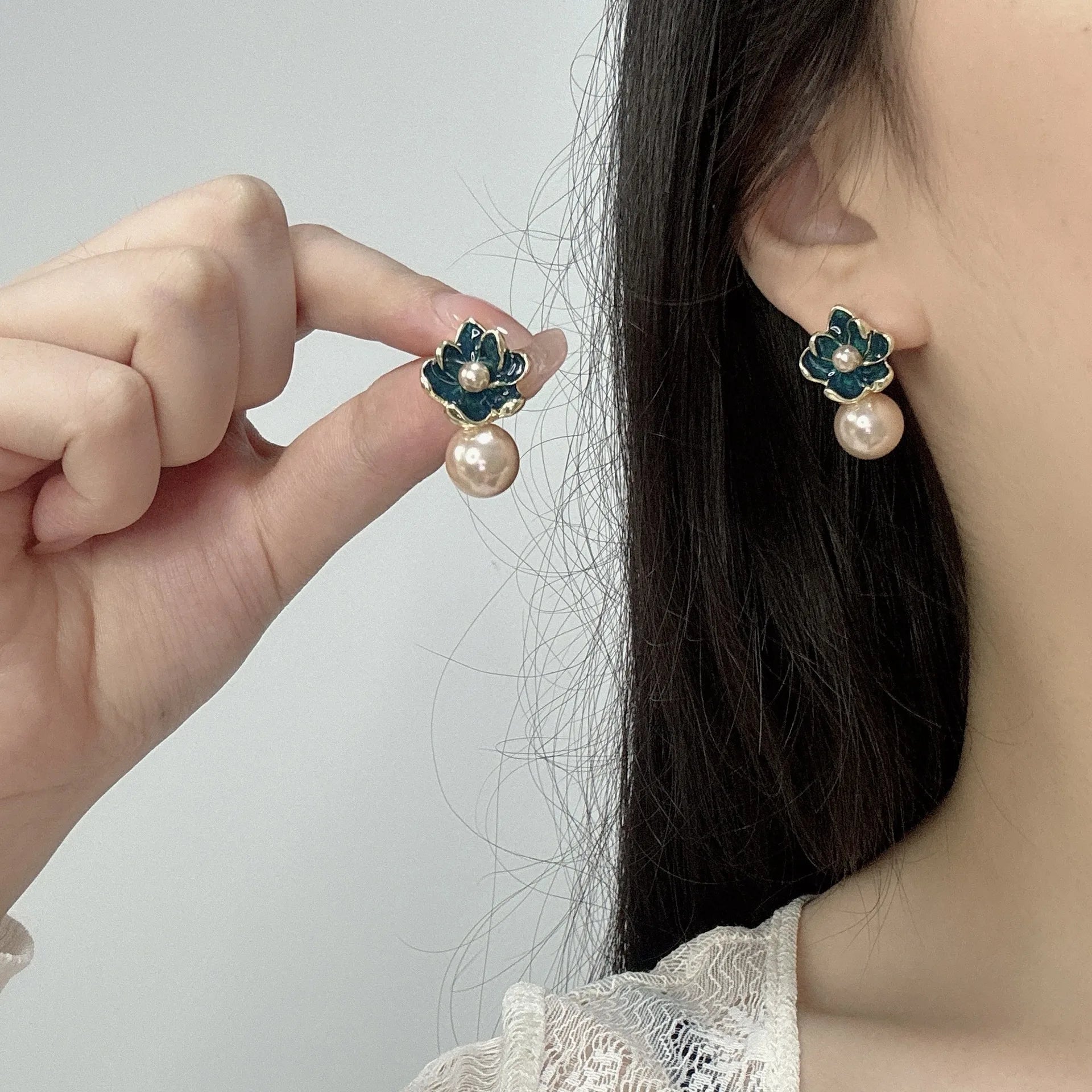 Lilac Daisy Flower Drop Earrings