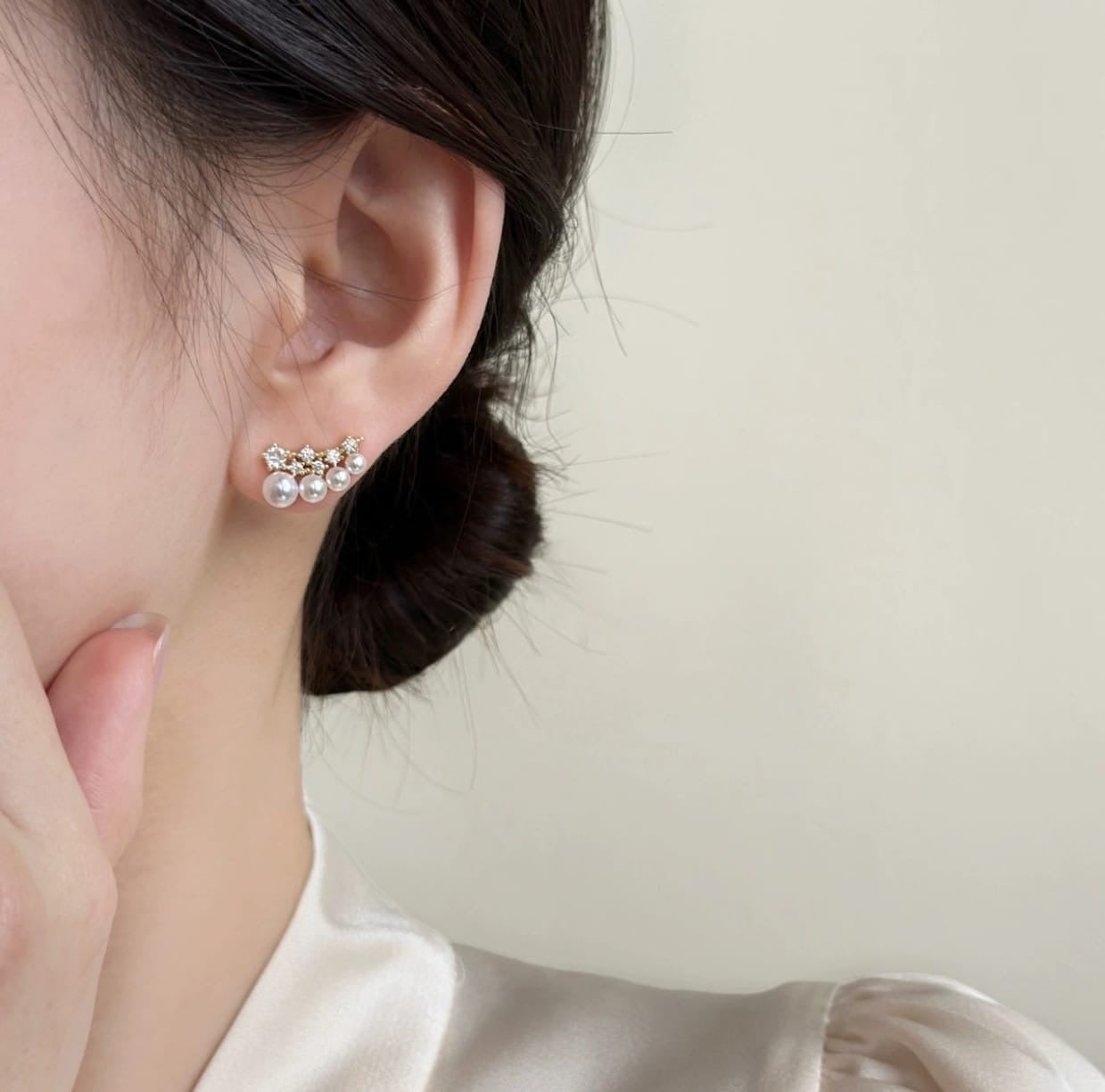 Curved crawler earrings