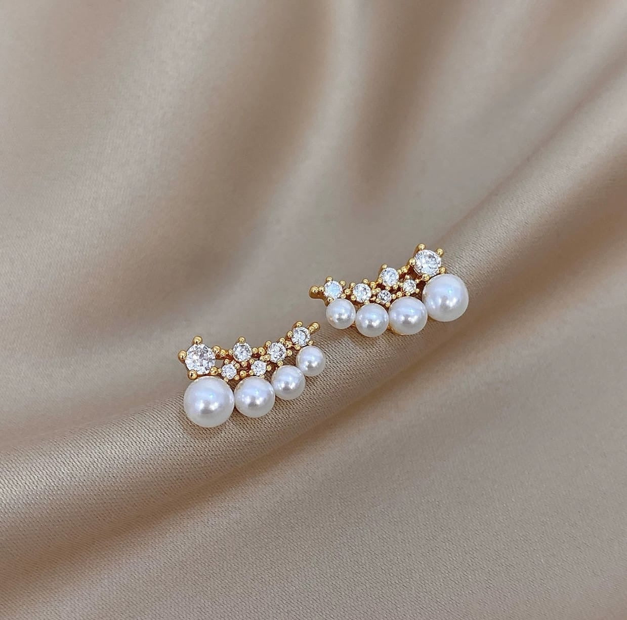 Curved crawler earrings