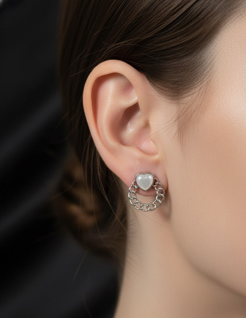 Luminous heart-shaped pearl center