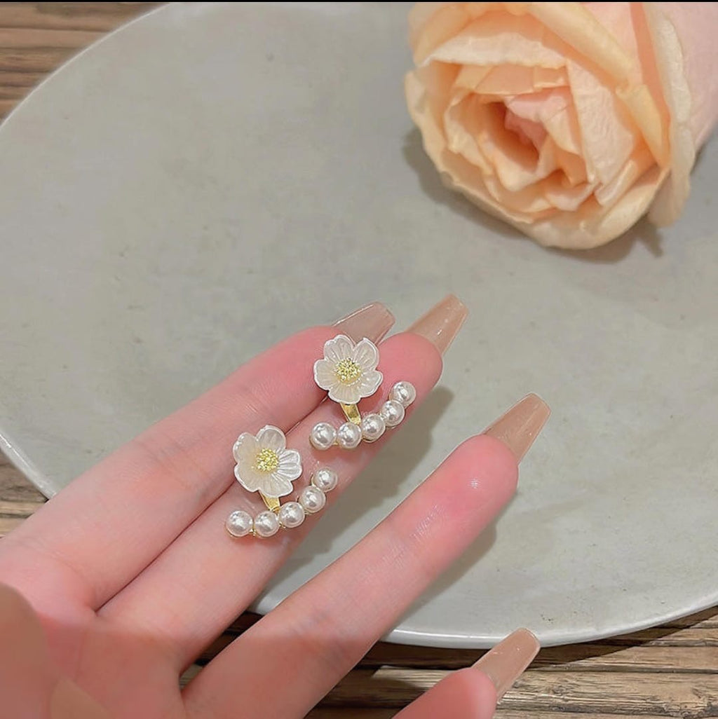 Flower Pearl Ear Jacket Earrings.