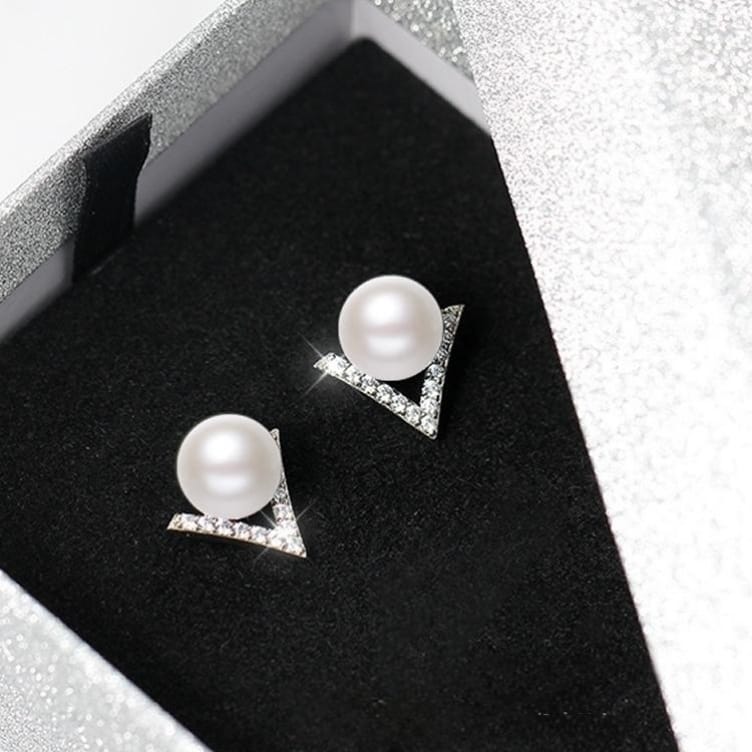 V-Pearl Studs