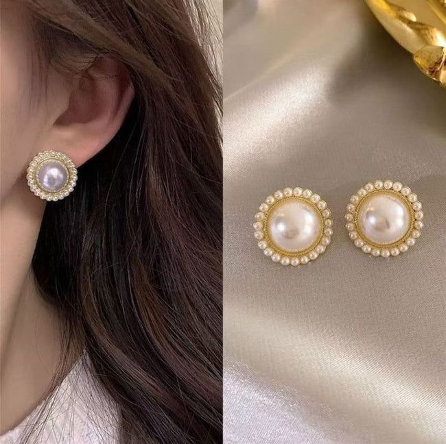 Stud button pearl