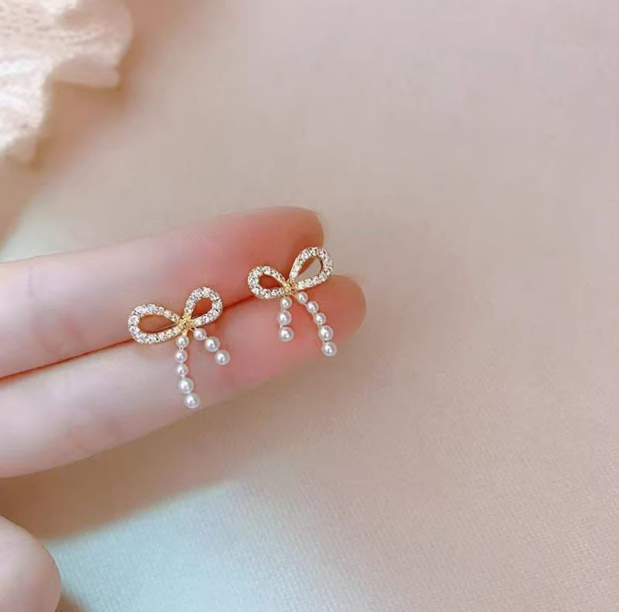 White bow earrings