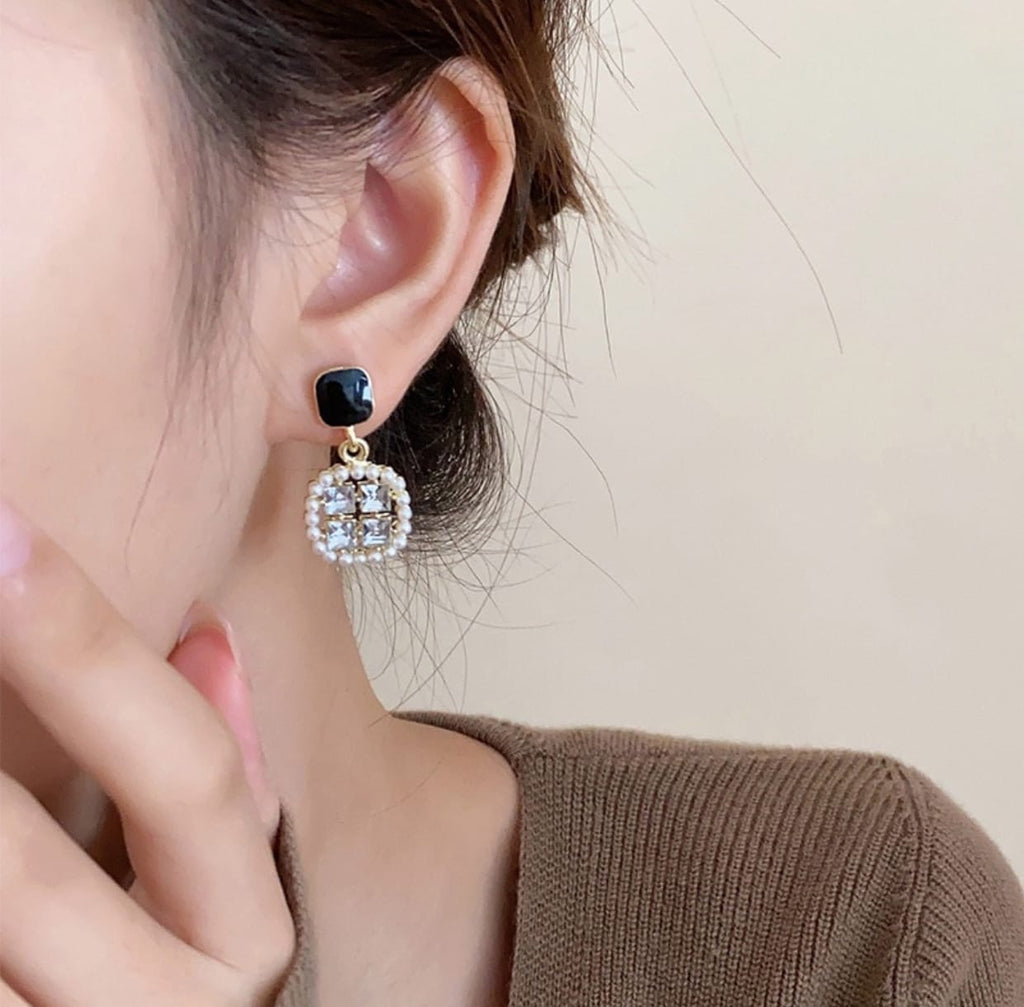 Four square crystals