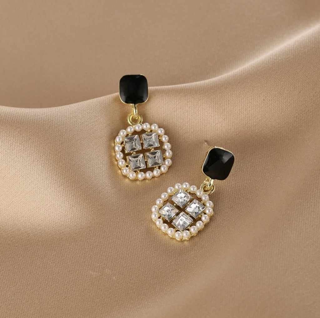 Four square crystals