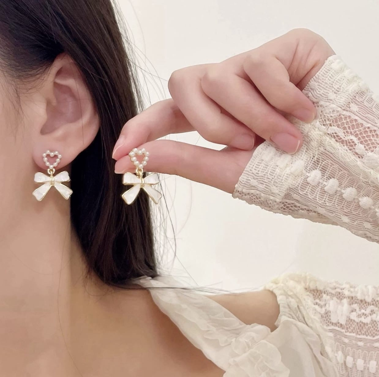 White bow with pearl heart earrings