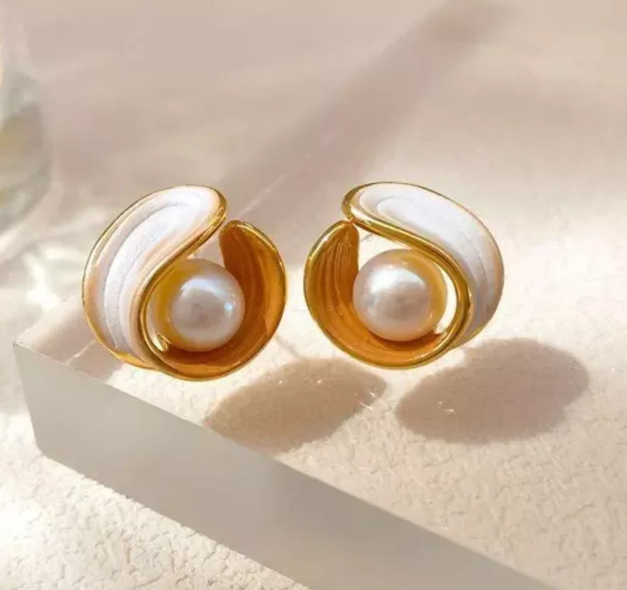 Luna Pearl Swirl Stud Earrings