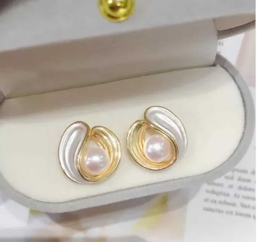 Luna Pearl Swirl Stud Earrings