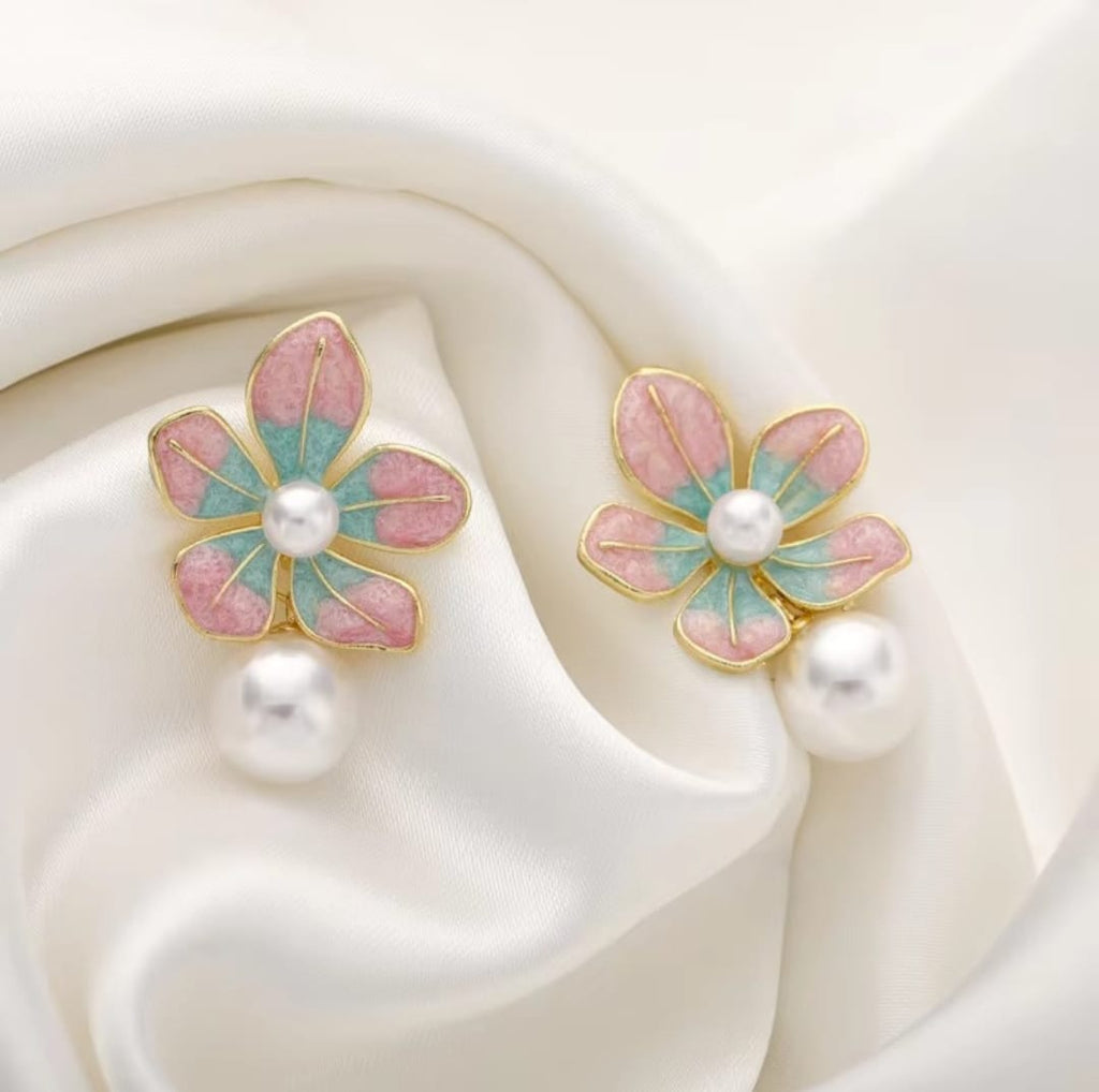 Sweet Oil Dropping Flower Pearl Earrings