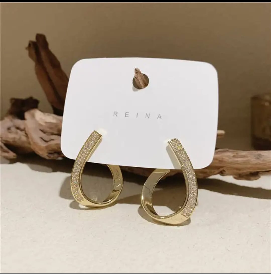 diamond twisted stud