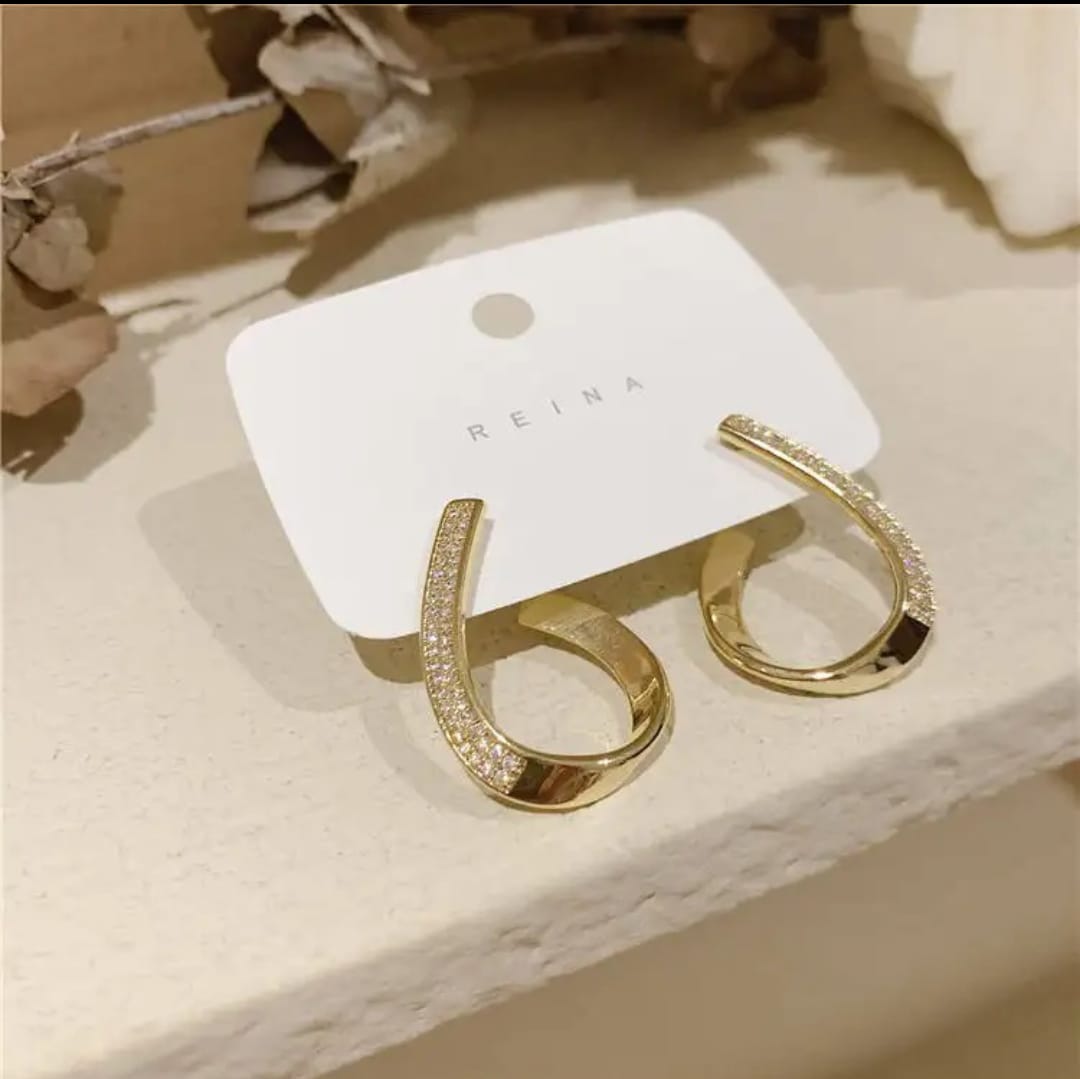 diamond twisted stud