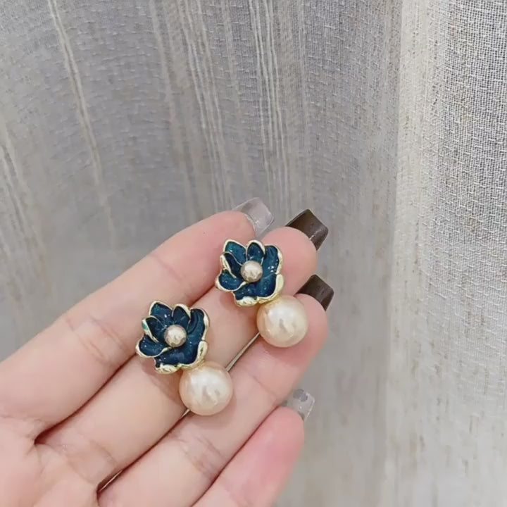 Lilac Daisy Flower Drop Earrings