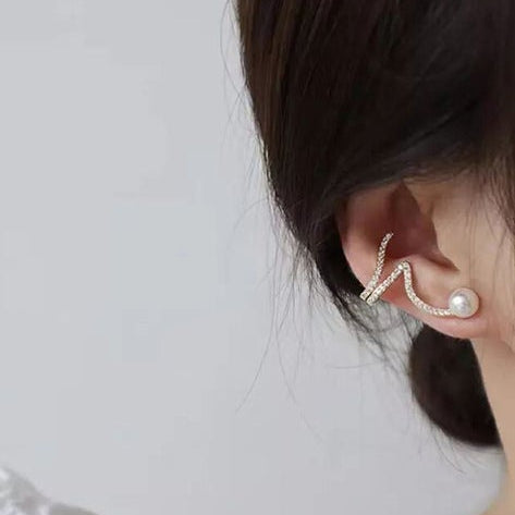Luna Pearl Wave Ear Cuff