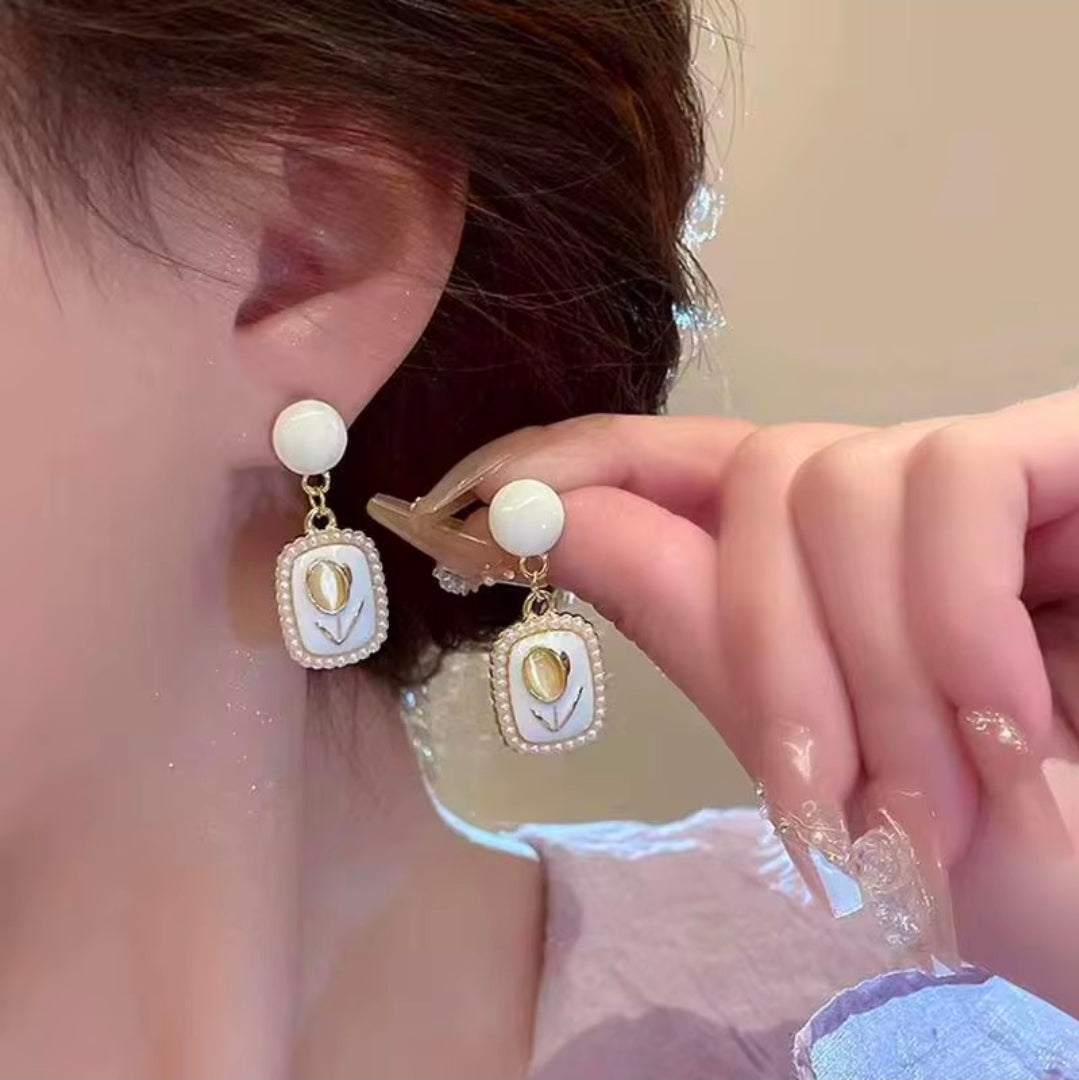 Tulip Pearl Frame Earrings - White