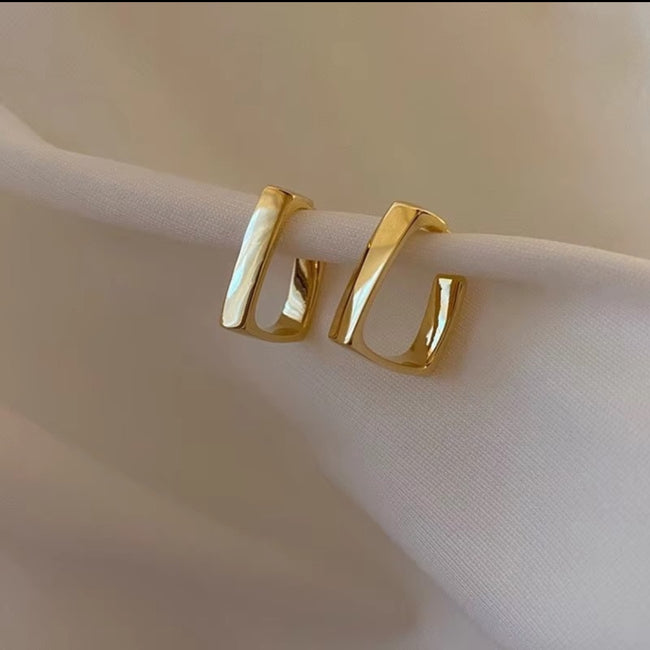 Sculpted Glow Square Hoops