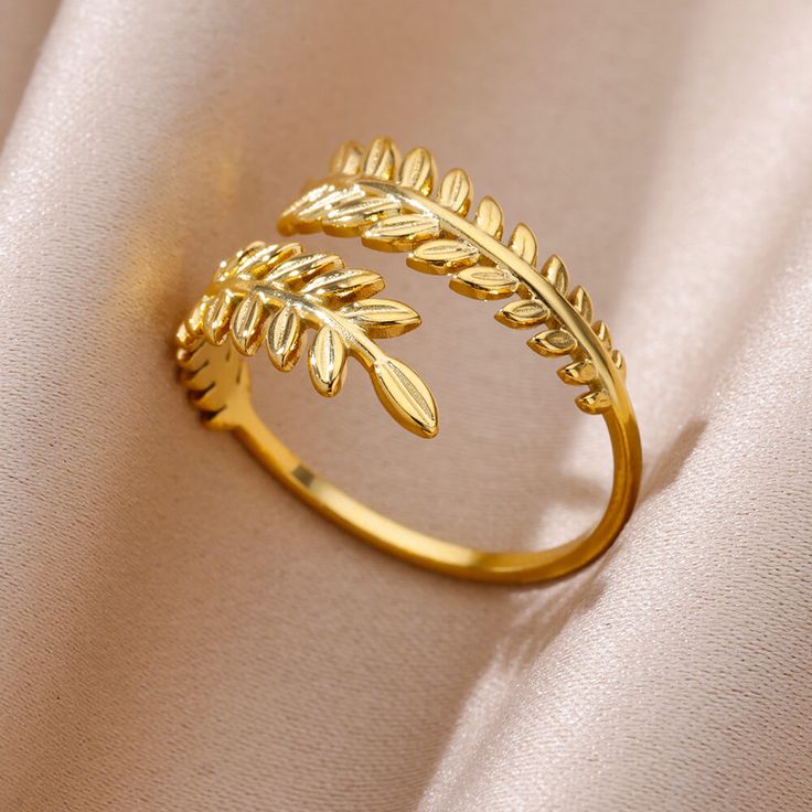 Exaggerated Leaf Ring