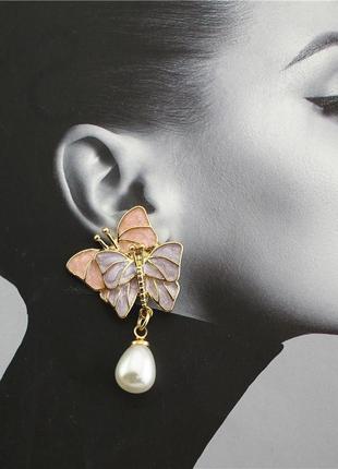 Whimsical Butterfly Statement. 🦋