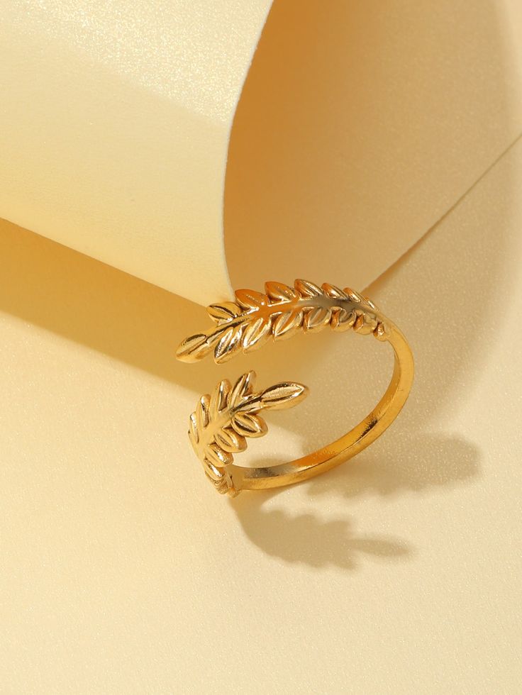 Exaggerated Leaf Ring