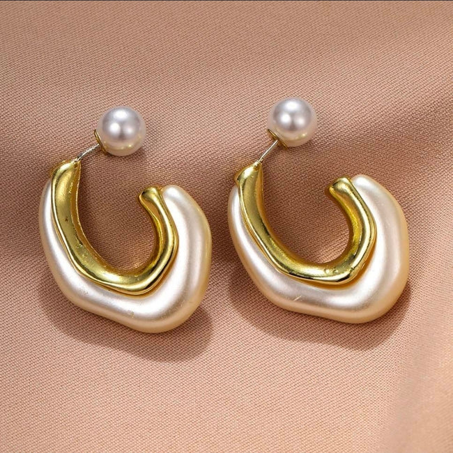 Elara Pearl U-Shaped Statement