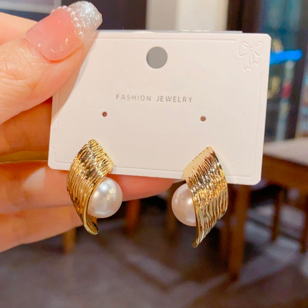 Golden Pearl Curve Earrings