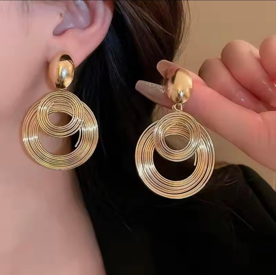 Golden Concentric Circle Drop