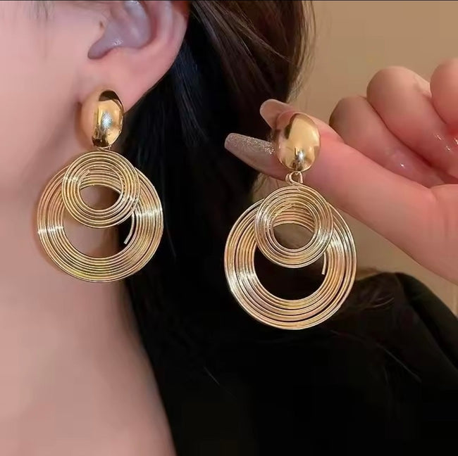 Golden Concentric Circle Drop