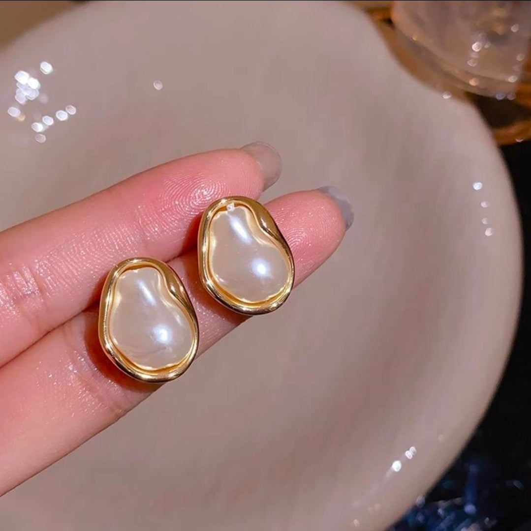 Luna Pearl Teardrop Stud Earrings