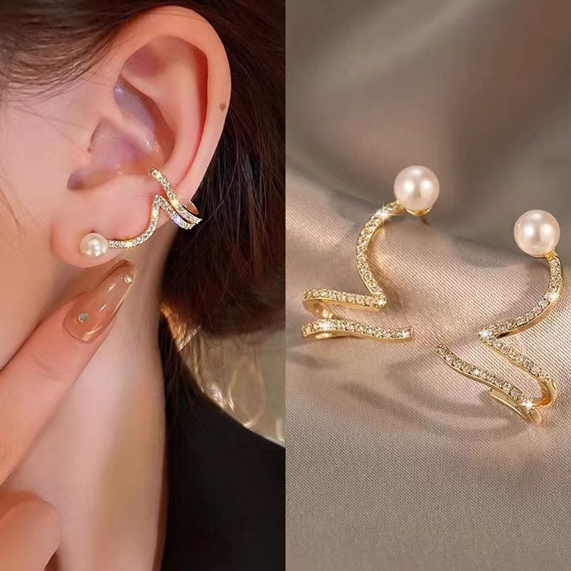 Luna Pearl Wave Ear Cuff