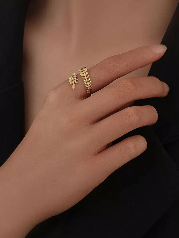 Exaggerated Leaf Ring